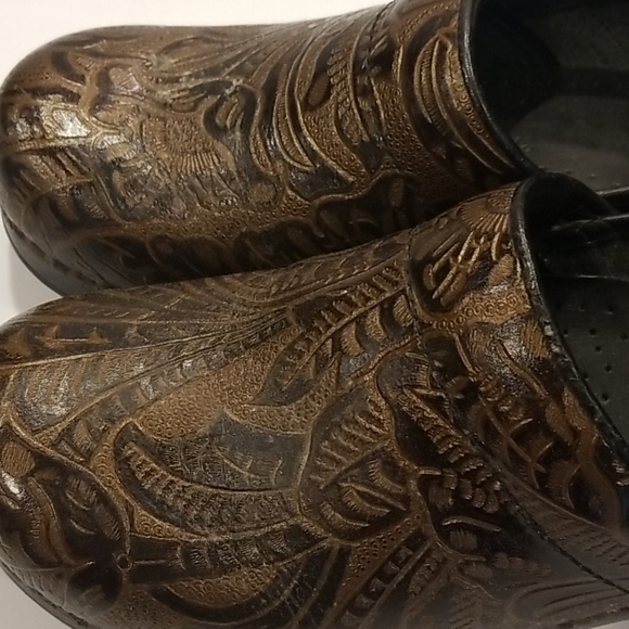 Dansko brown tooled clogs size 39 EU - Picture 6 of 6